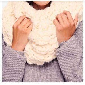 Chunky knit scarf